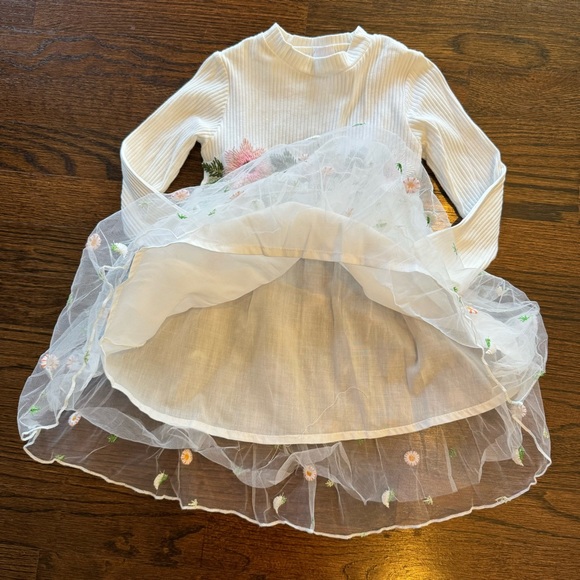 TODDLER PARTY DRESS~ CREAM W/FLOWER ACCENTS & TULLE ~ Sz 3T - Picture 3 of 9